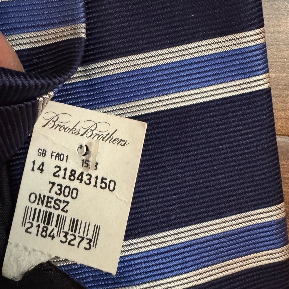 BROOKS BROTHERS Makers Elegant Silk Navy and Silver Striped Men's Tie - Picture 6 of 9